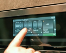 Die Spitzenklasse-Geräte seiner neuen Generation 6000 rüstet Miele mit Touchbedienung aus. (Foto: Miele)